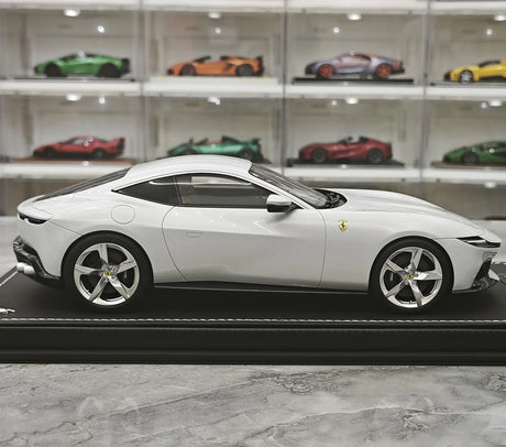 MR Collezione Ferrari 2025 Amalfi Coupe Bianco Artico 1:18 – Modello in resina collezionabile (MR Collection)