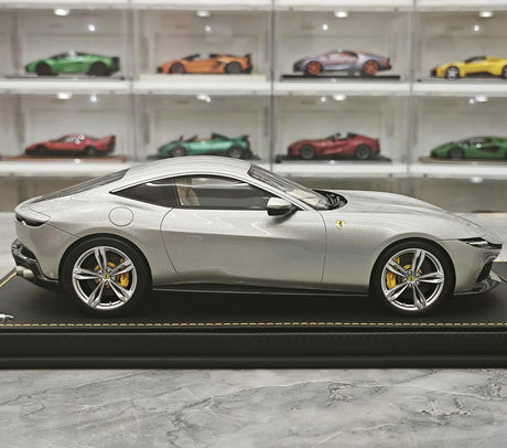 MR Collezione Ferrari 2025 Amalfi Coupe Grigio Abu Dhabi 1:18 – Resina modello in resina collezionabile (MR Collection)
