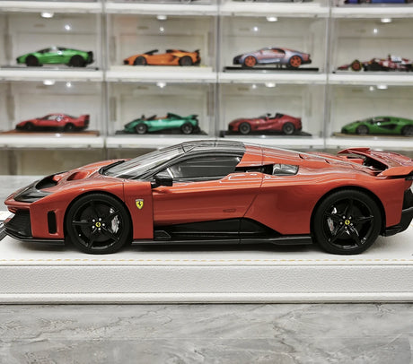 MR Collezione Ferrari 2025 F80 Coupe Orange 1:18 – Modello in resina collezionabile (MR Collection)