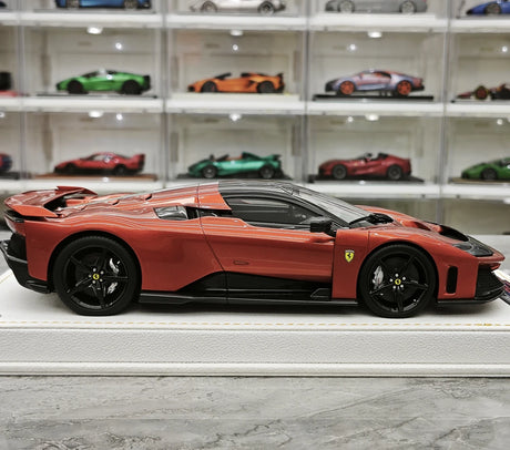 MR Collezione Ferrari 2025 F80 Coupe Orange 1:18 – Modello in resina collezionabile (MR Collection)