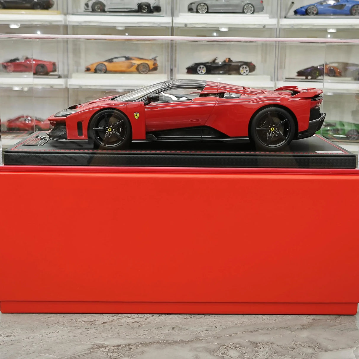 MR Collezione Ferrari 2025 F80 Coupe Rosso Supercar 1:18 – Modello in resina collezionabile (MR Collection)