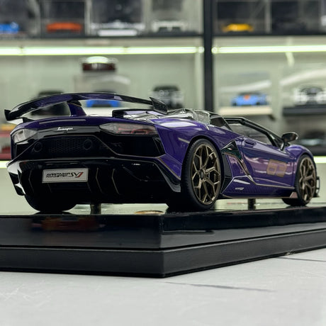 MR kokoelma Lamborghini 2018 Aventador SVJ Purple 1:18 – keräilyhartsimallihartsi (MR Collection)
