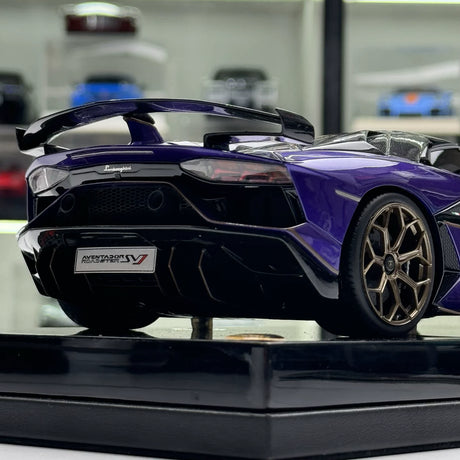 MR kokoelma Lamborghini 2018 Aventador SVJ Purple 1:18 – keräilyhartsimallihartsi (MR Collection)