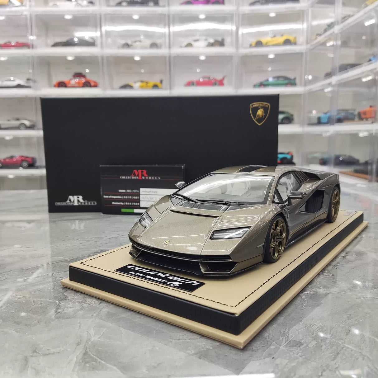 مجموعة MR Lamborghini 2021 Countach LPI 800-4 Gold 1:18 – راتنج نموذجي قابل للجمع (MR Collection)