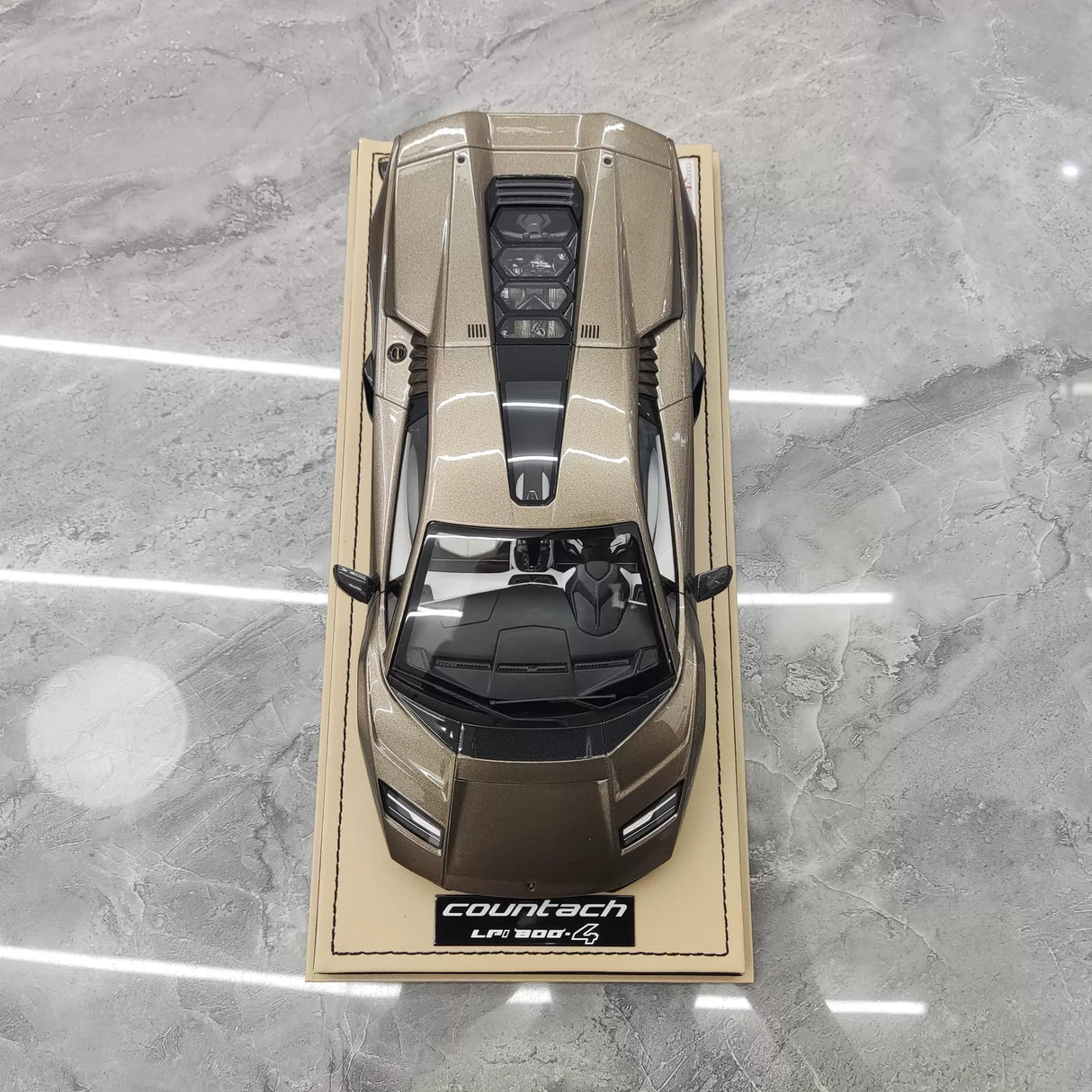 مجموعة MR Lamborghini 2021 Countach LPI 800-4 Gold 1:18 – راتنج نموذجي قابل للجمع (MR Collection)