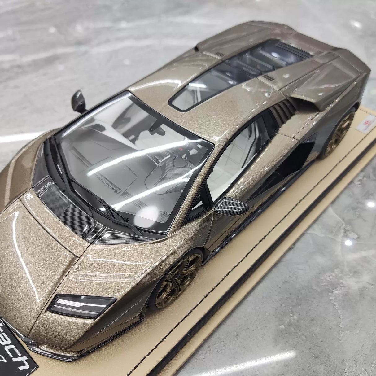 مجموعة MR Lamborghini 2021 Countach LPI 800-4 Gold 1:18 – راتنج نموذجي قابل للجمع (MR Collection)