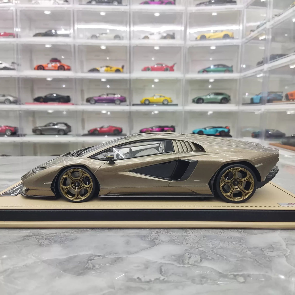 مجموعة MR Lamborghini 2021 Countach LPI 800-4 Gold 1:18 – راتنج نموذجي قابل للجمع (MR Collection)