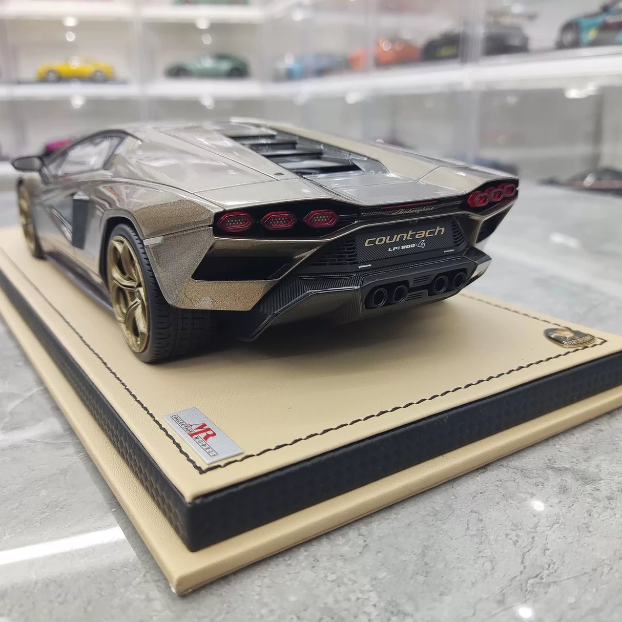 مجموعة MR Lamborghini 2021 Countach LPI 800-4 Gold 1:18 – راتنج نموذجي قابل للجمع (MR Collection)