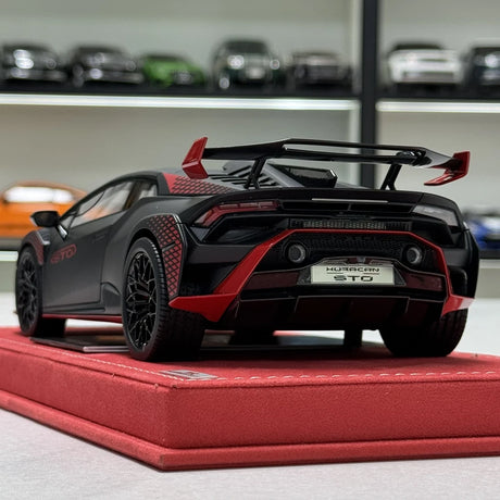 MR Kokoelma Lamborghini 2021 Huracan STO Black 1:18 – keräilyhartsimallihartsi (MR Collection)