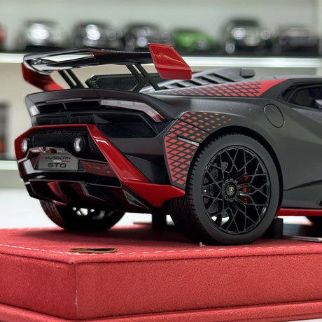 MR Kokoelma Lamborghini 2021 Huracan STO Black 1:18 – keräilyhartsimallihartsi (MR Collection)