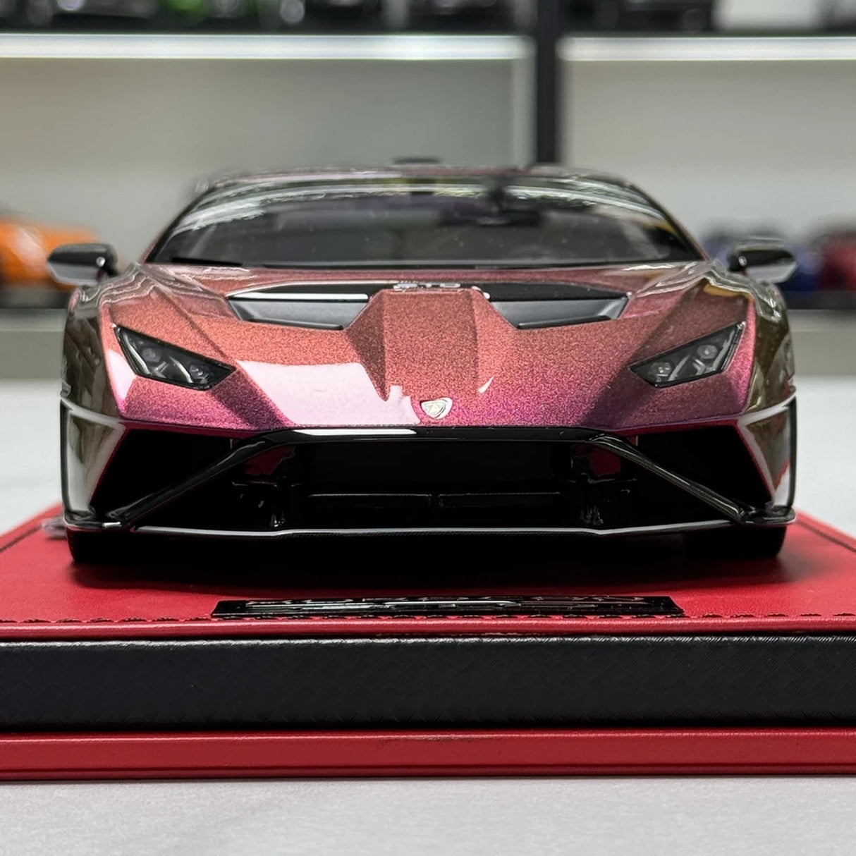 MR المجموعة Lamborghini 2021 هوراكان STO كاميليون 1:18 – نموذج راتنج قابل للجمع (MR Collection)