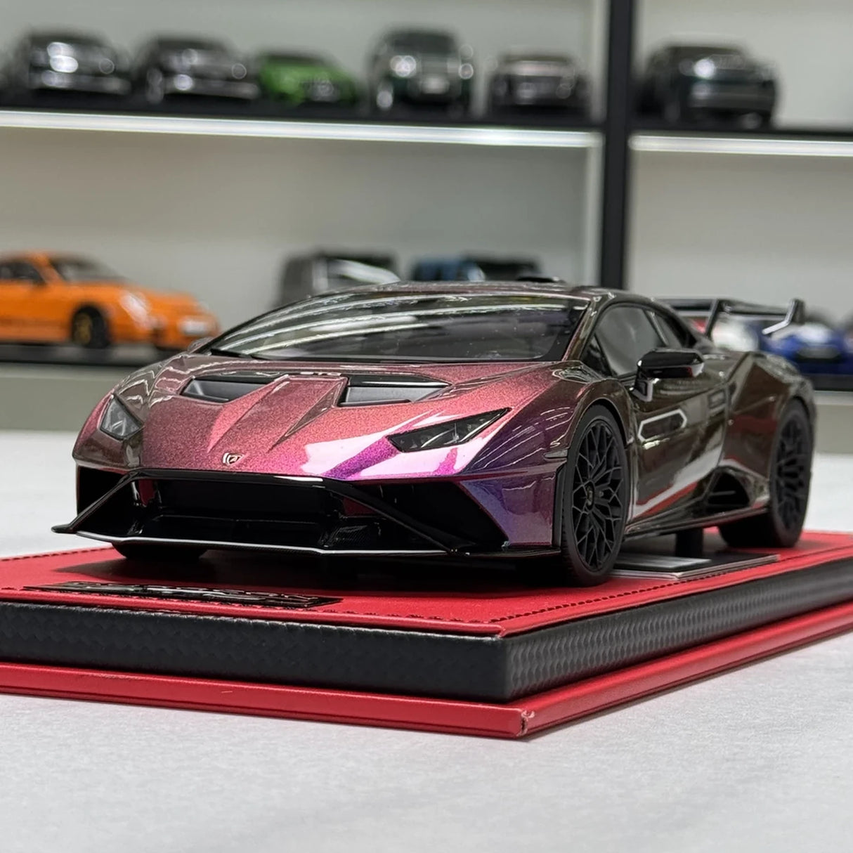MR المجموعة Lamborghini 2021 هوراكان STO كاميليون 1:18 – نموذج راتنج قابل للجمع (MR Collection)