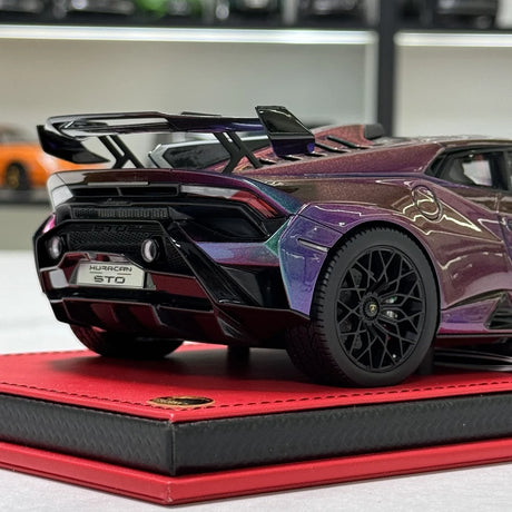 MR kokoelma Lamborghini 2021 Huracan STO Chameleon 1:18 – keräilyhartsimallihartsi (MR Collection)