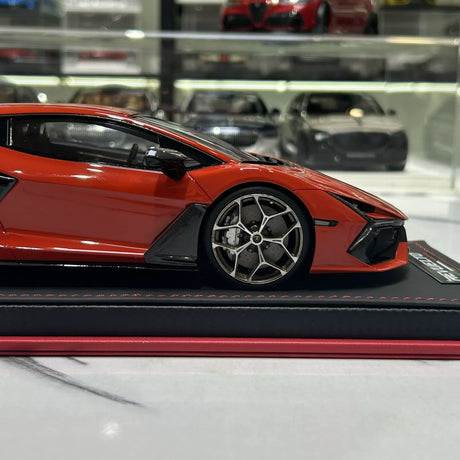 MR Collection Lamborghini 2024 Revuelto Orange 1:18 – keräilyresi-mallihartsi