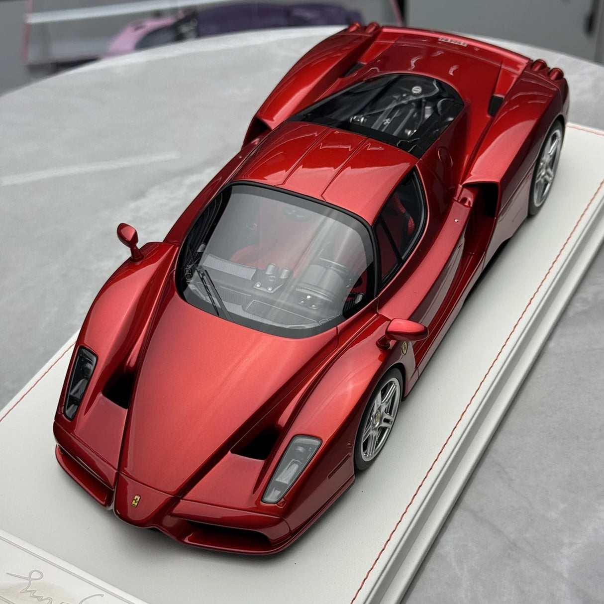 MW Modèle Ferrari 2002 Enzo Metal Red 1:18 – Résine de modèle en résine de collection