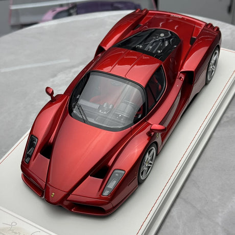 MW Model Ferrari 2002 Enzo Metal Red 1:18 – Resina da collezione in resina