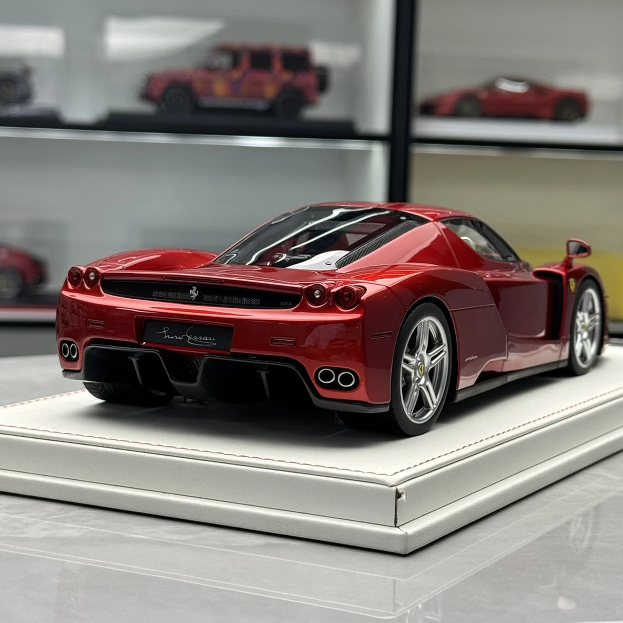 MW Modèle Ferrari 2002 Enzo Metal Red 1:18 – Résine de modèle en résine de collection