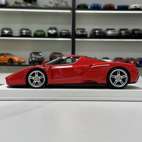 MW Model Ferrari 2002 Enzo Red 1:18 – Resina da collezione in resina