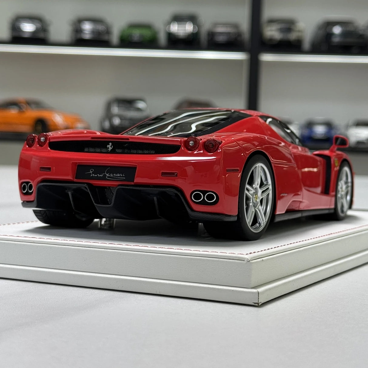 MW Model Ferrari 2002 Enzo Red 1:18 – Resina da collezione in resina