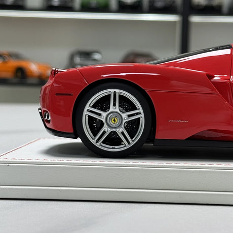 MW Model Ferrari 2002 Enzo Red 1:18 – Resina da collezione in resina