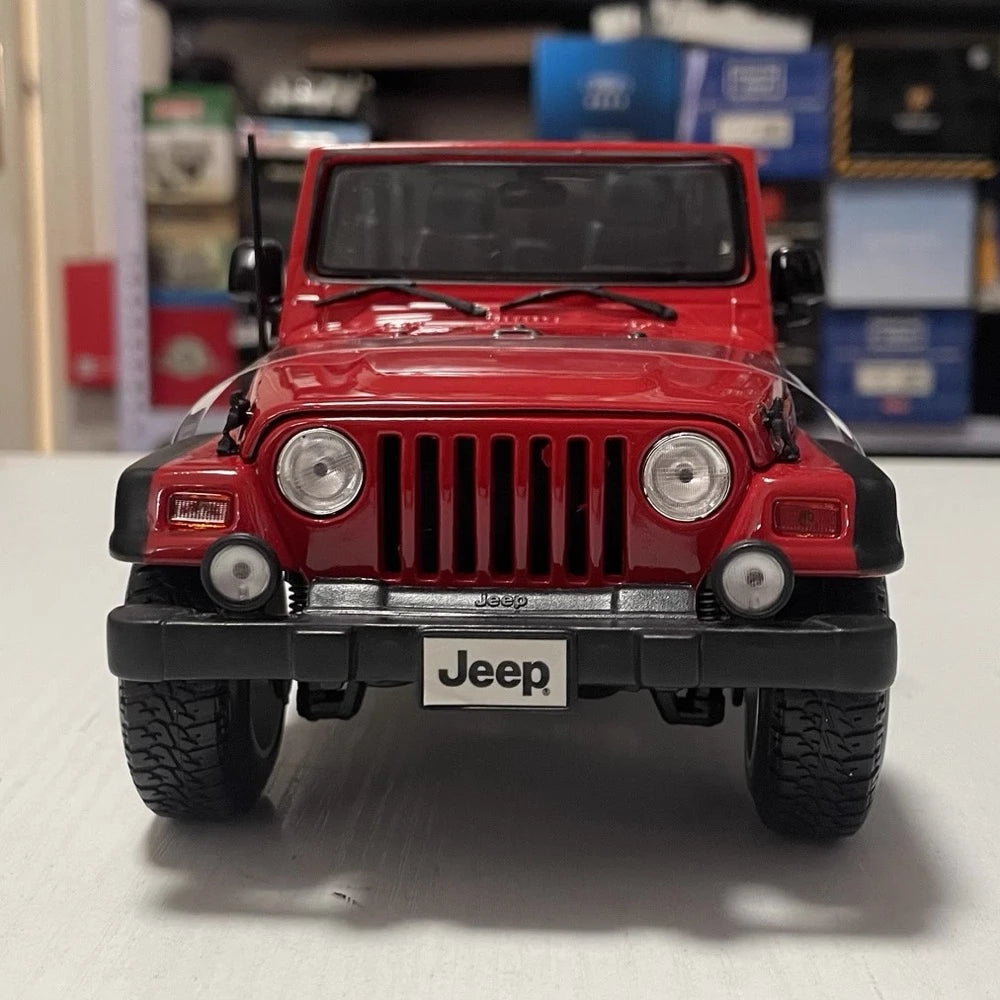 [Maisto] 1:18 Jeep 2004 Wrangler Rubicon Red Model Car Die-Cast