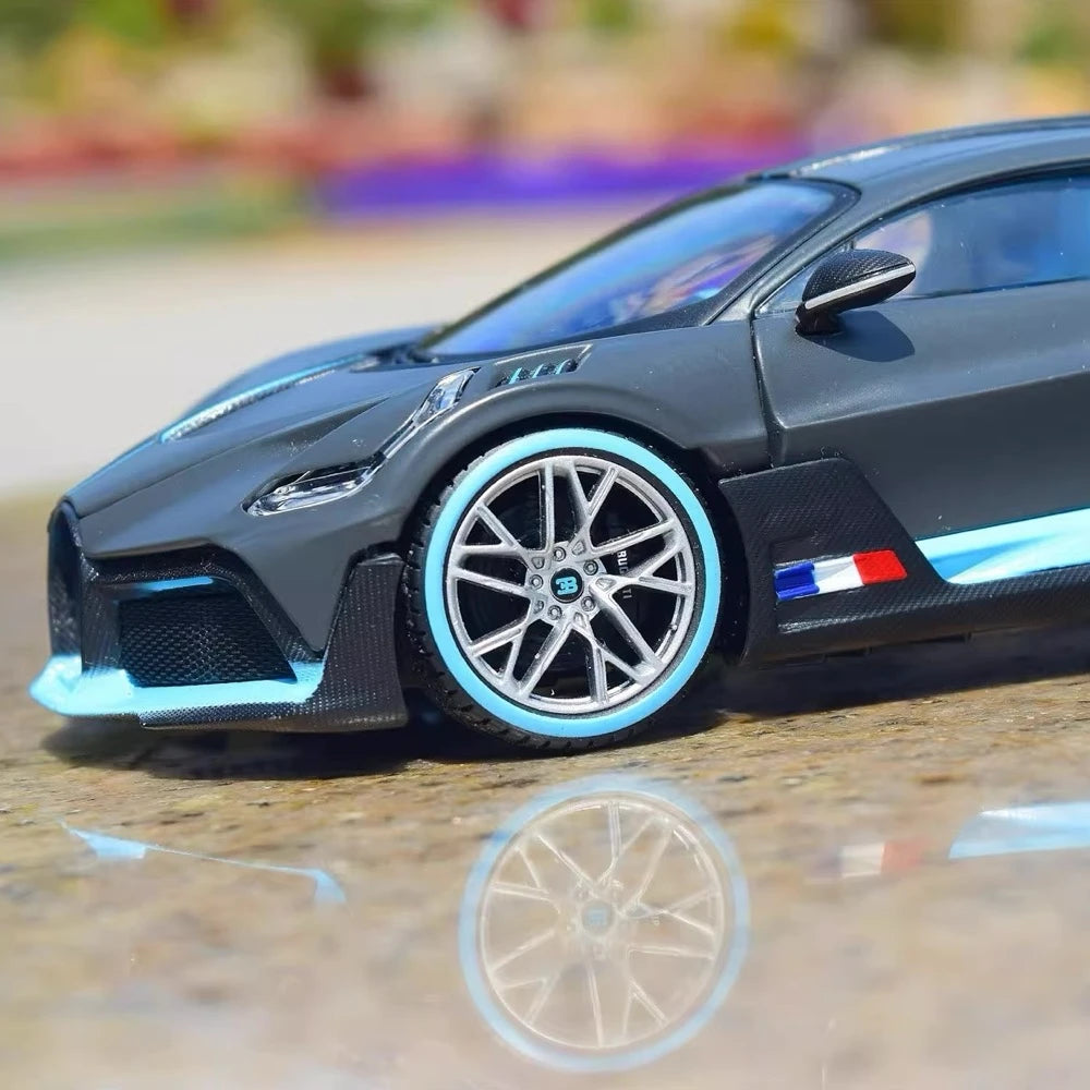 [Maisto] 1:24 Bugatti 2019 Divo Gray Model Car Die-Cast