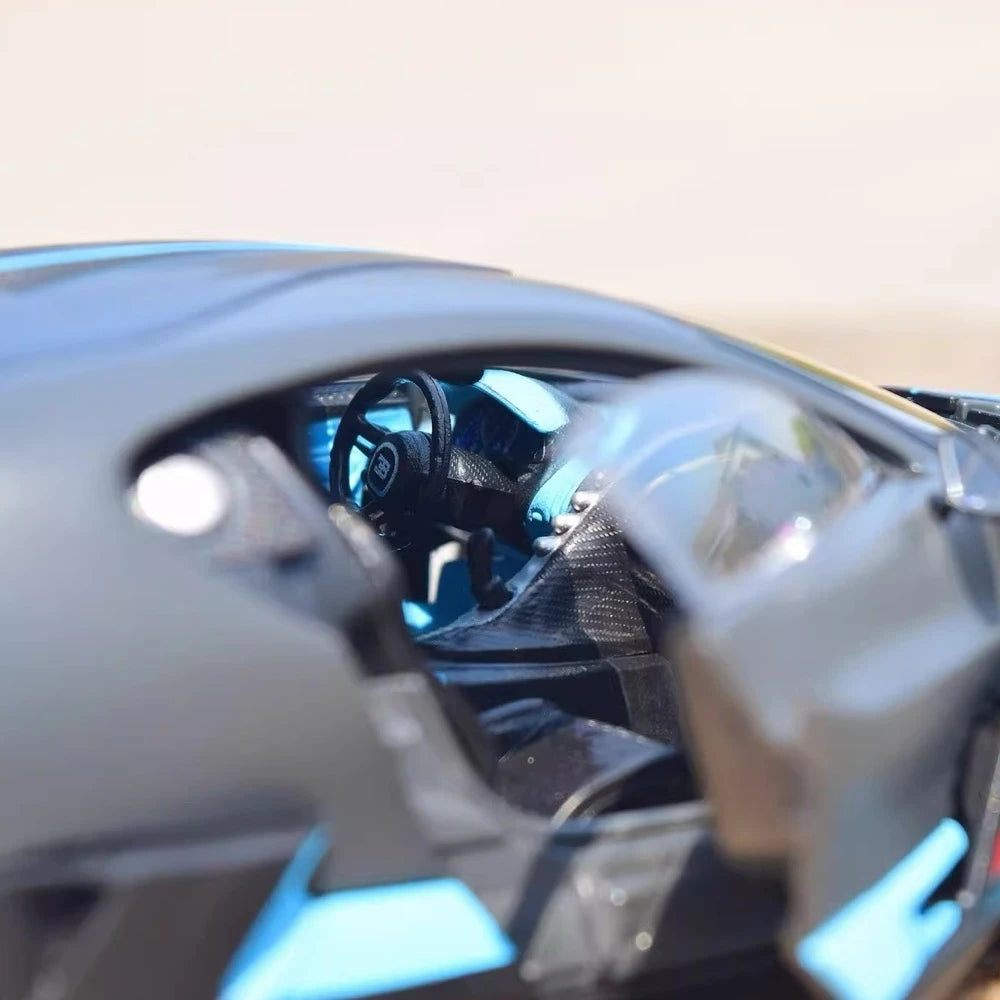 [Maisto] 1:24 Bugatti 2019 Divo Gray Model Car Die-Cast