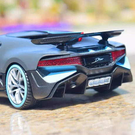 [Maisto] 1:24 Bugatti 2019 Divo Gray Model Car Die-Cast