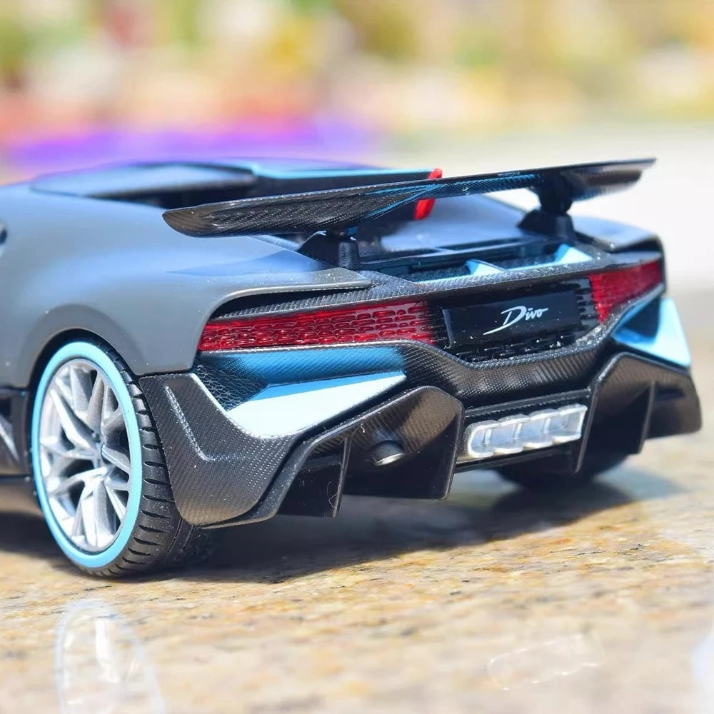 [Maisto] 1:24 Bugatti 2019 Divo Gray Model Car Die-Cast