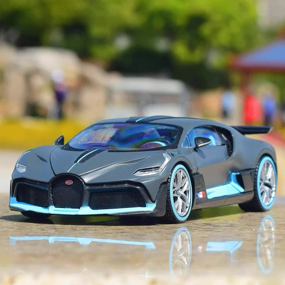[Maisto] 1:24 Bugatti 2019 Divo Gray Model Car Die-Cast