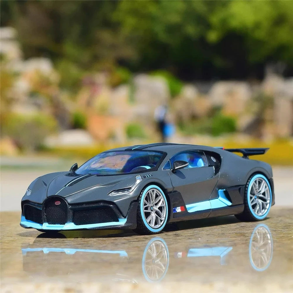 [Maisto] 1:24 Bugatti 2019 Divo Gray Model Car Die-Cast