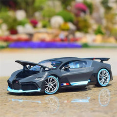 [Maisto] 1:24 Bugatti 2019 Divo Gray Model Car Die-Cast