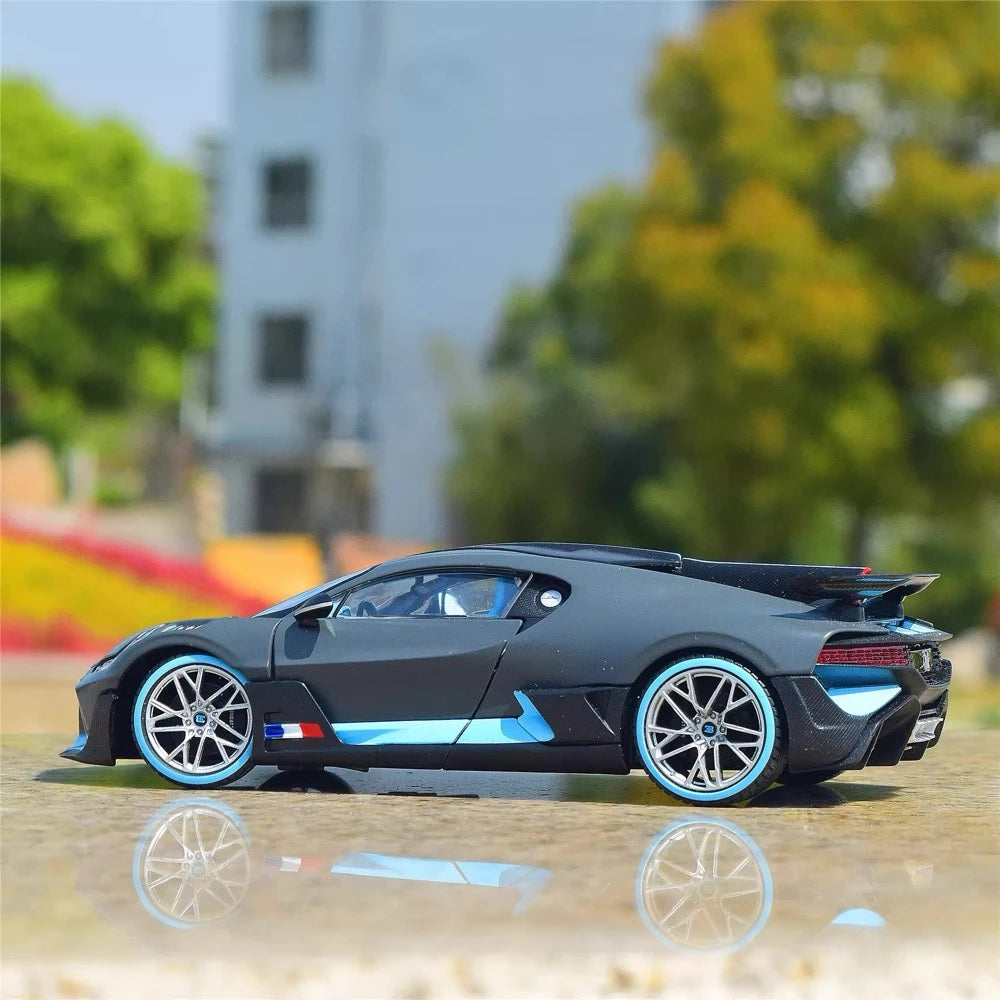 [Maisto] 1:24 Bugatti 2019 Divo Gray Model Car Die-Cast