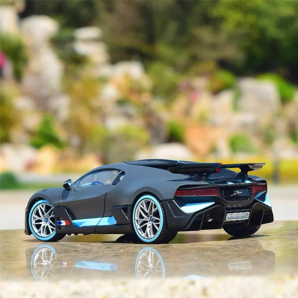 [Maisto] 1:24 Bugatti 2019 Divo Gray Model Car Die-Cast