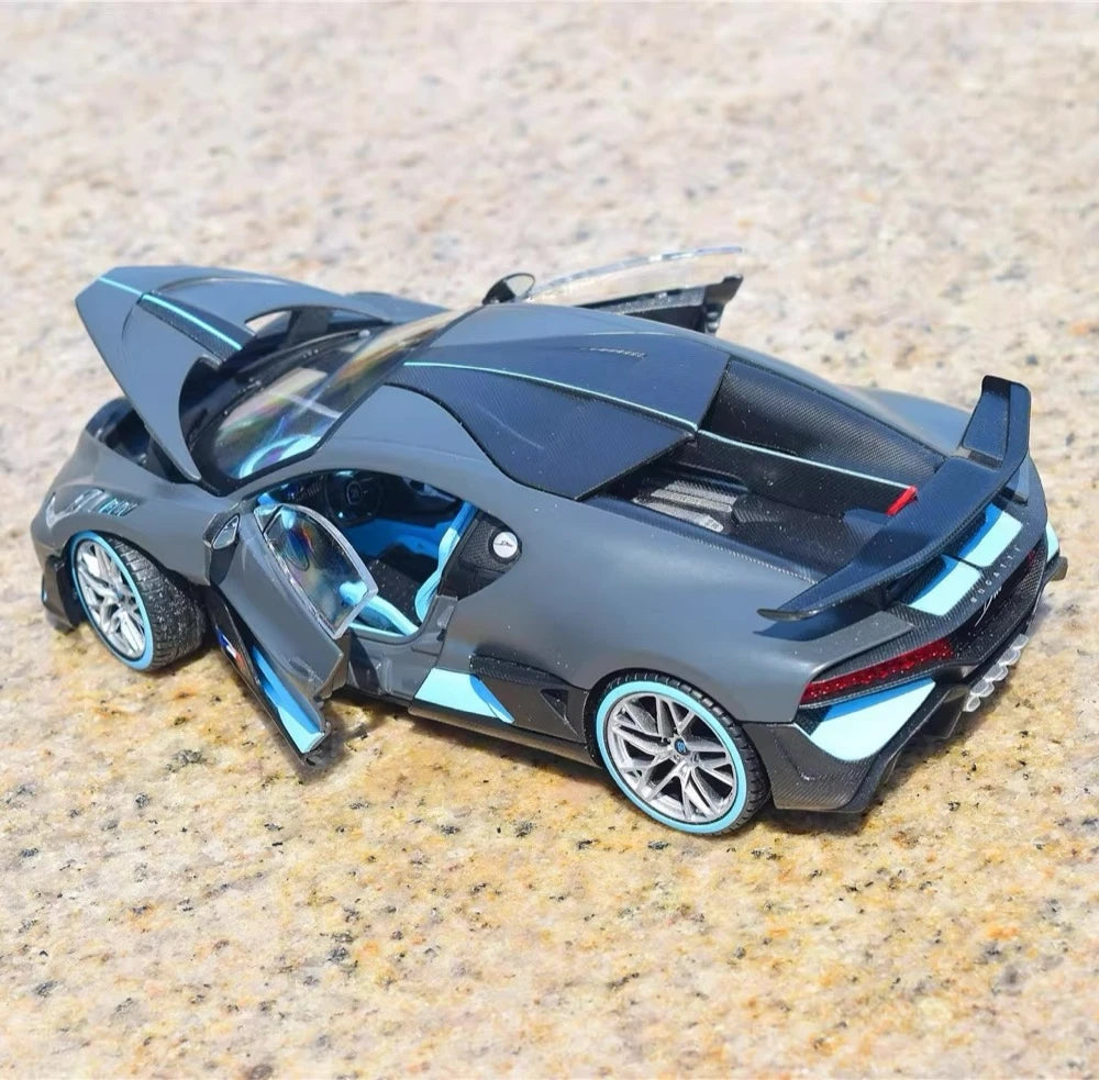 [Maisto] 1:24 Bugatti 2019 Divo Gray Model Car Die-Cast