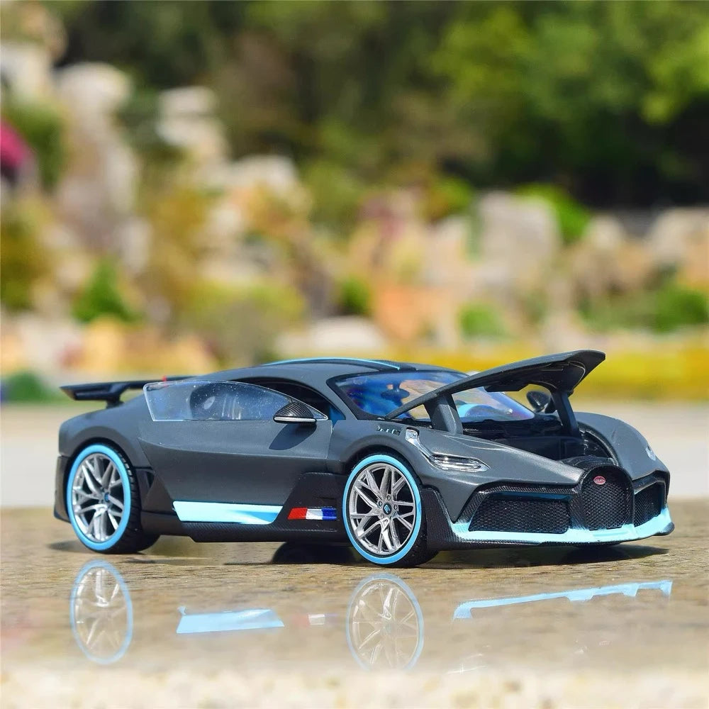 [Maisto] 1:24 Bugatti 2019 Divo Gray Model Car Die-Cast