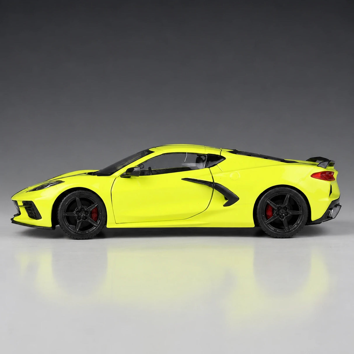 [Maisto] 1:24 Chevrolet 2020 Corvette Stingray Green Model Car Die-Cast