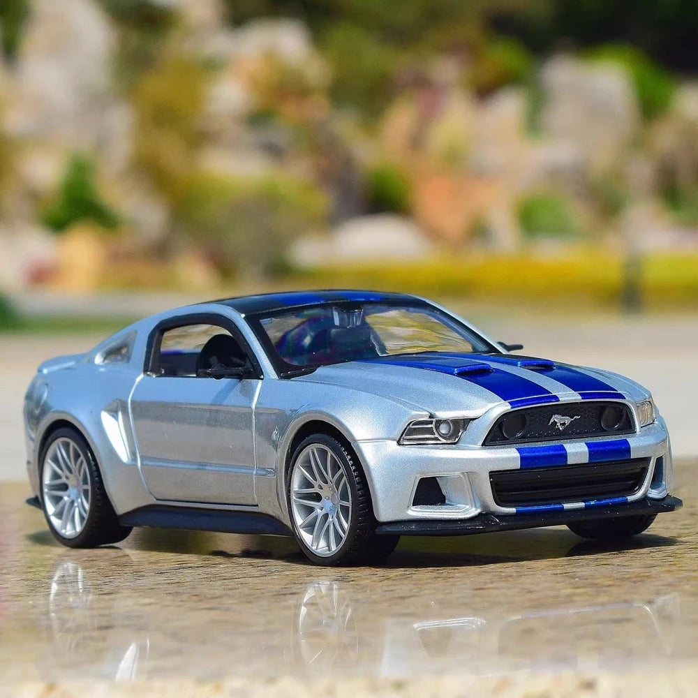 [Maisto] 1:24 Ford 2014 Mustang Street Racer Silver Model Car Die-Cast