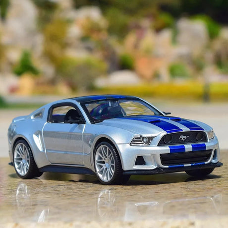 [Maisto] 1:24 Ford 2014 Mustang Street Racer Silver Model Car Die-Cast