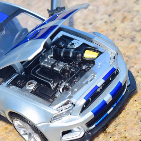 [Maisto] 1:24 Ford 2014 Mustang Street Racer Silver Model Car Die-Cast