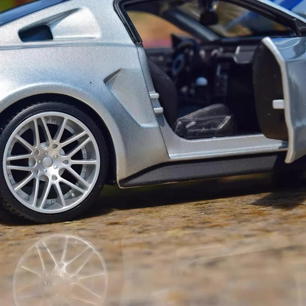 [Maisto] 1:24 Ford 2014 Mustang Street Racer Silver Model Car Die-Cast
