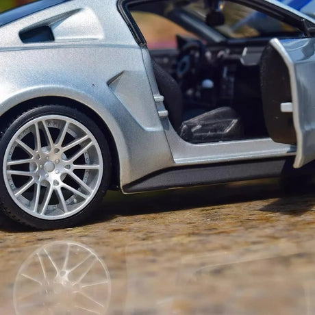 [Maisto] 1:24 Ford 2014 Mustang Street Racer Silver Model Car Die-Cast