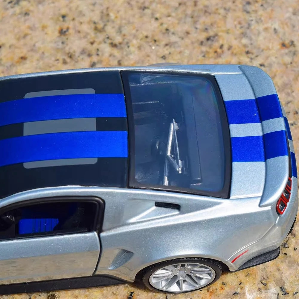 [Maisto] 1:24 Ford 2014 Mustang Street Racer Silver Model Car Die-Cast