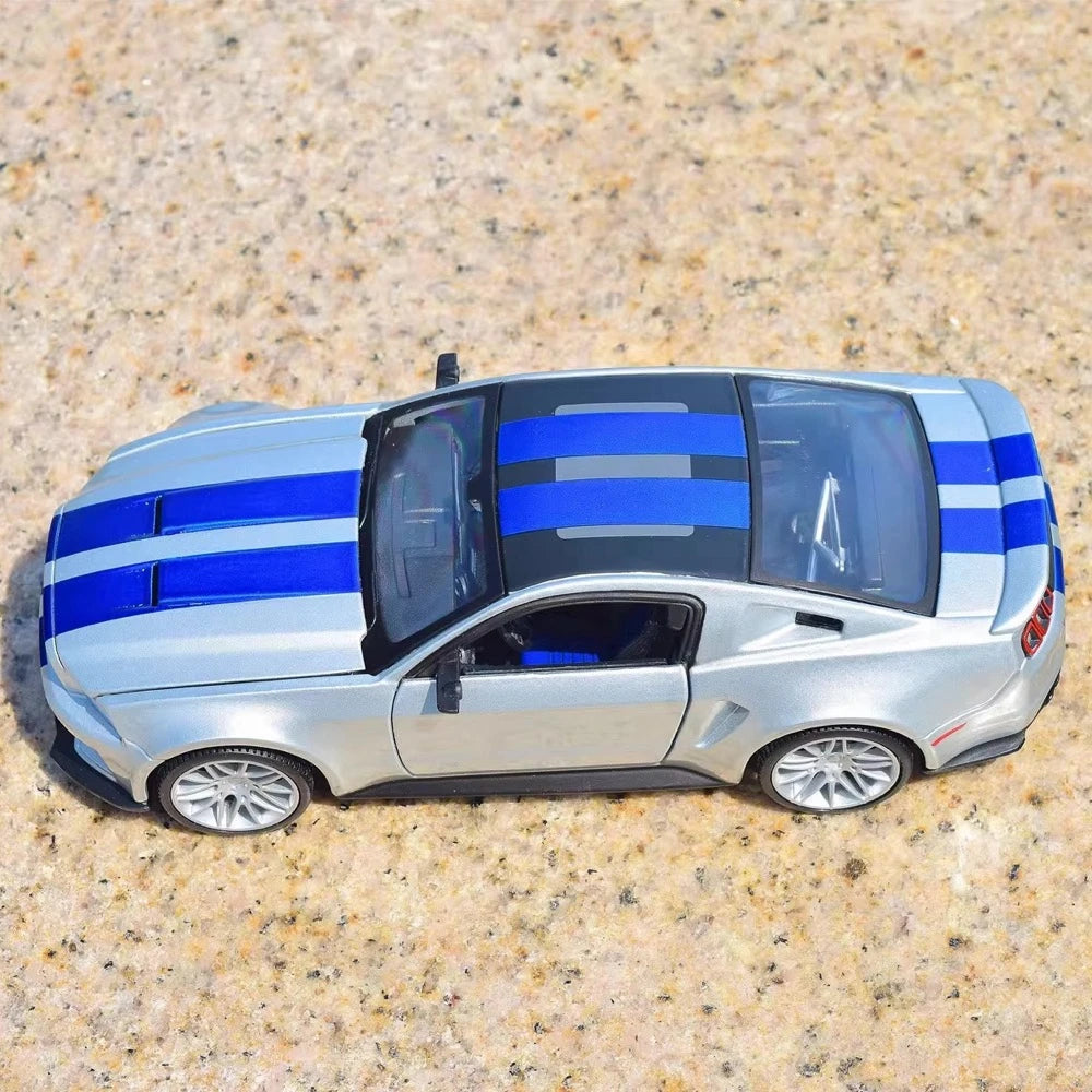 [Maisto] 1:24 Ford 2014 Mustang Street Racer Silver Model Car Die-Cast