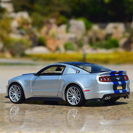 [Maisto] 1:24 Ford 2014 Mustang Street Racer Silver Model Car Die-Cast