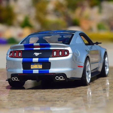 [Maisto] 1:24 Ford 2014 Mustang Street Racer Silver Model Car Die-Cast