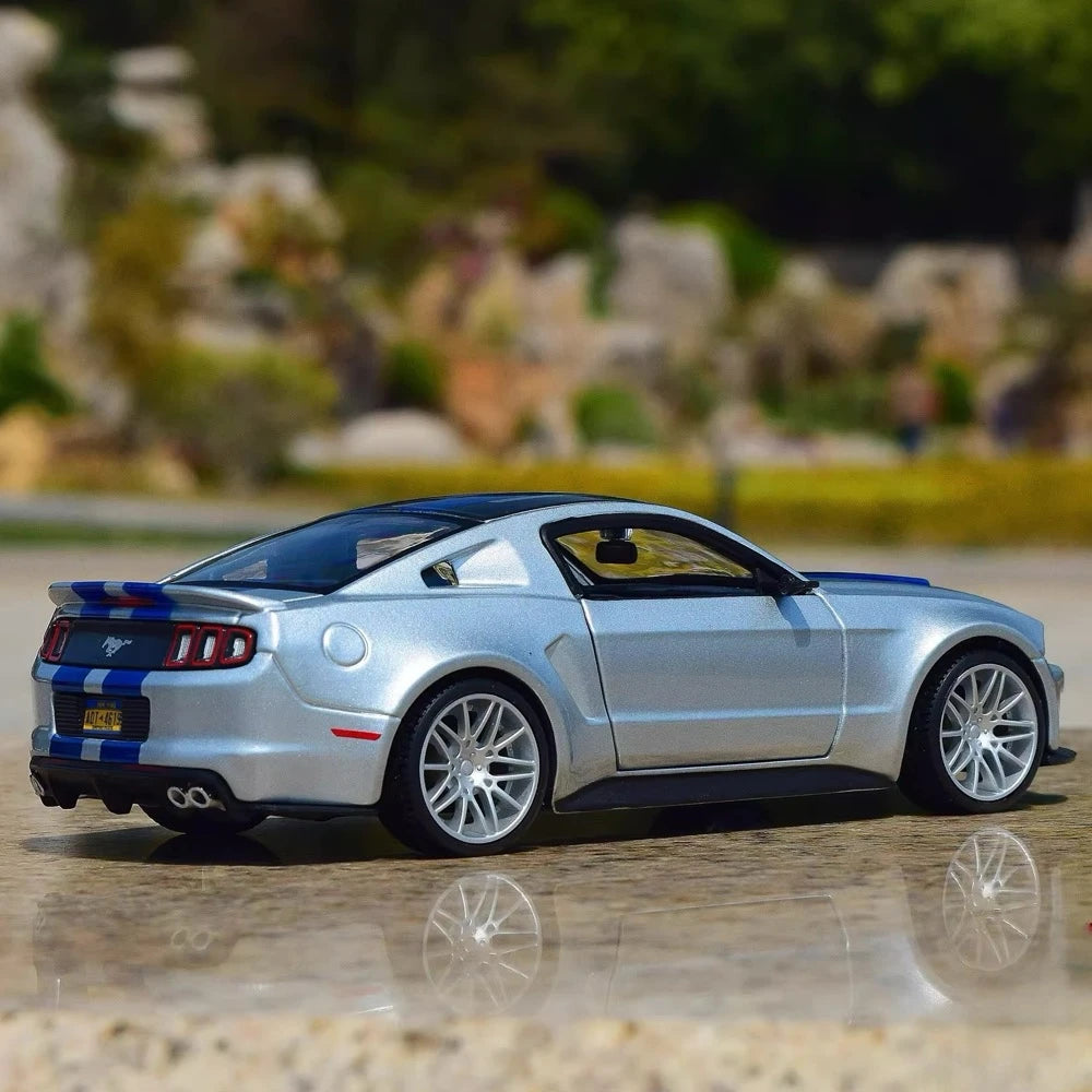 [Maisto] 1:24 Ford 2014 Mustang Street Racer Silver Model Car Die-Cast