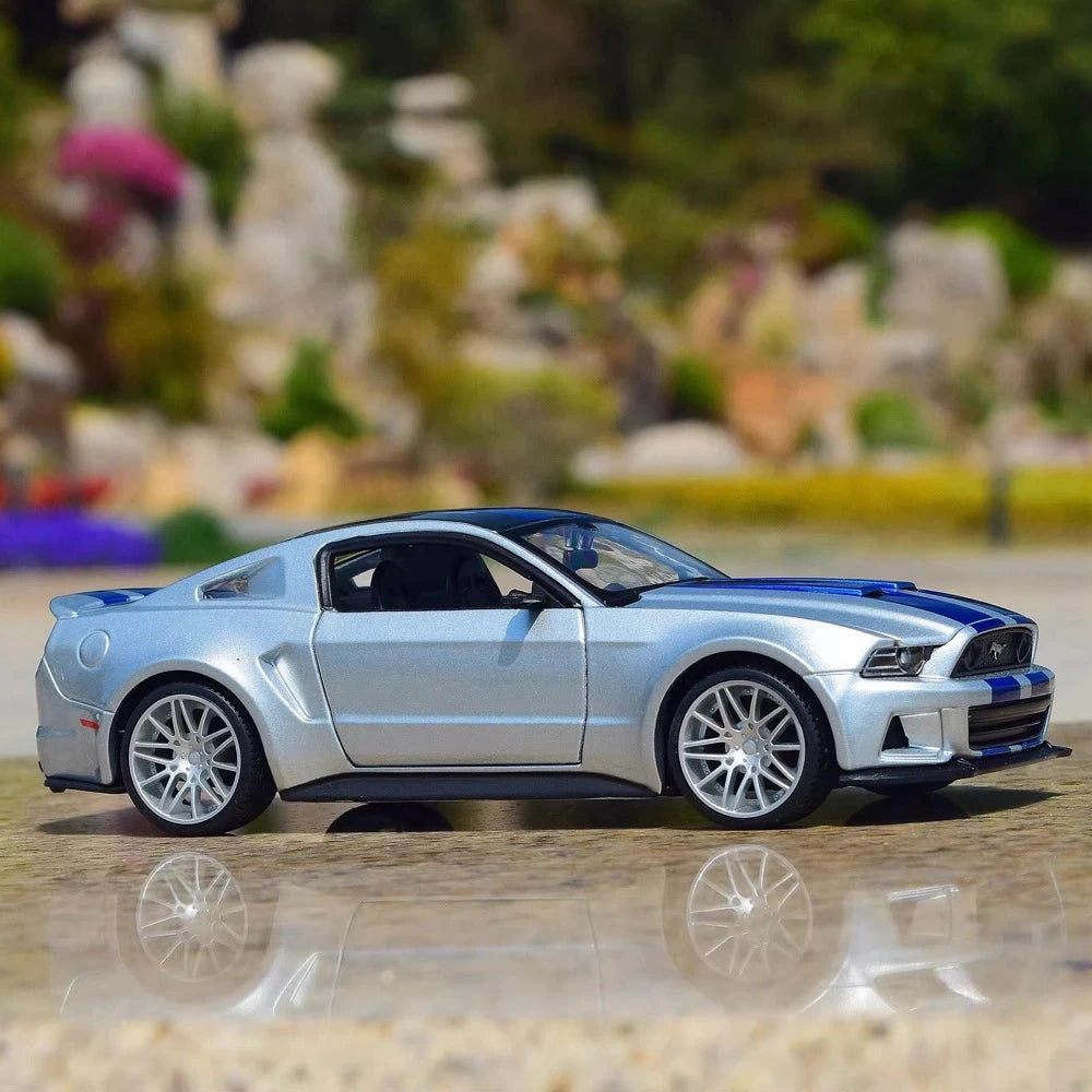 [Maisto] 1:24 Ford 2014 Mustang Street Racer Silver Model Car Die-Cast