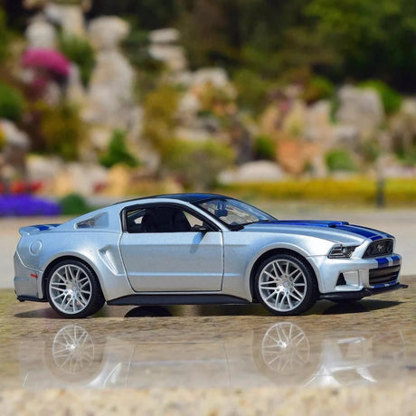[Maisto] 1:24 Ford 2014 Mustang Street Racer Silver Model Car Die-Cast