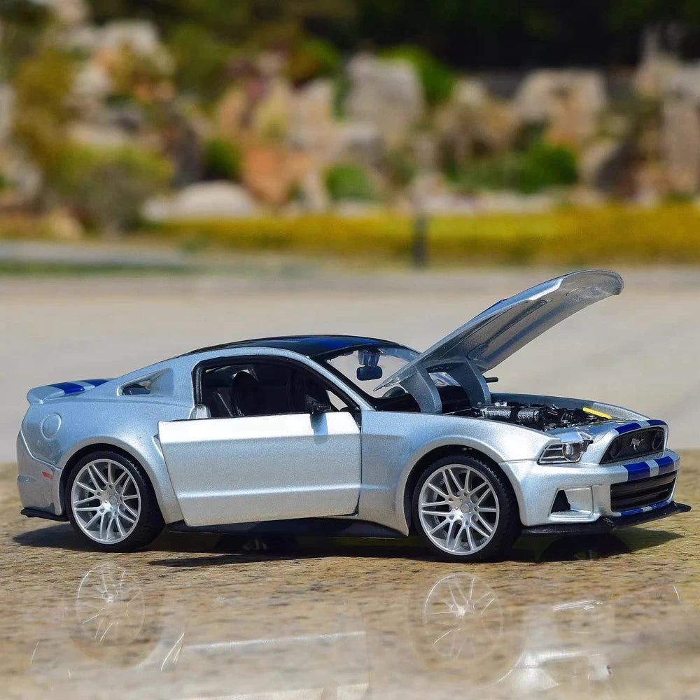 [Maisto] 1:24 Ford 2014 Mustang Street Racer Silver Model Car Die-Cast